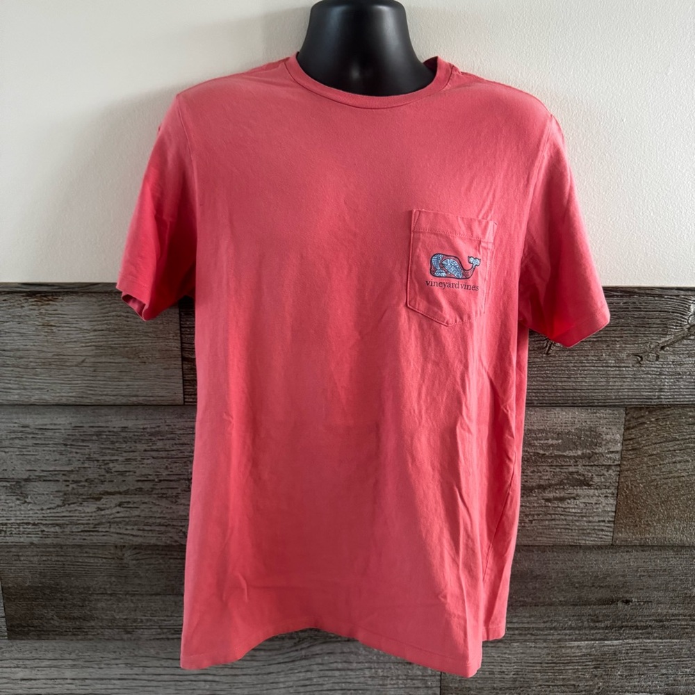 Vineyard Vines Whale Fill Short Sleeve Graphic Pocket Shirt size medium (G1)